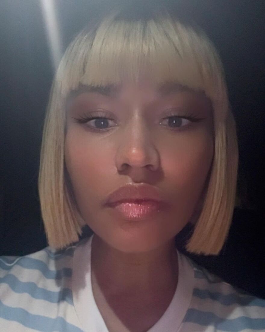 Νίκι Μινάζ: Αγνώριστη η ράπερ - Πόζαρε με ξανθό καρέ μαλλί στο Instagram