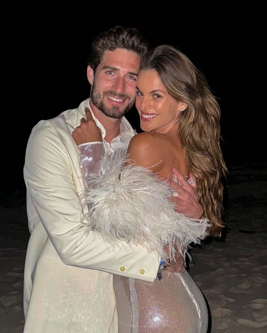 Ιζαμπέλ Γκουλάρτ: Αξίζεις ολόκληρο τον κόσμο, της γράφει ο Κέβιν Τραπ