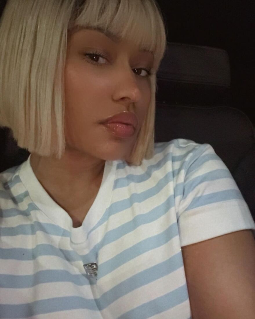 Νίκι Μινάζ: Αγνώριστη η ράπερ - Πόζαρε με ξανθό καρέ μαλλί στο Instagram