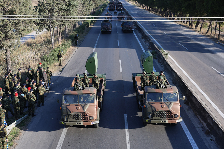Θεσσαλονίκη: Εντυπωσιακές εικόνες από την πρόβα τζενεράλε για την στρατιωτική παρέλαση της 28ης Οκτωβρίου