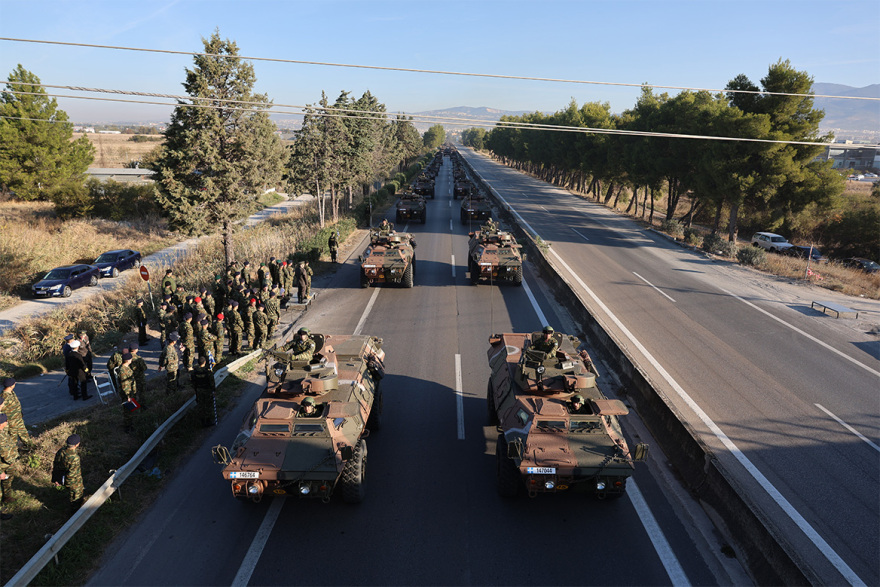 Θεσσαλονίκη: Εντυπωσιακές εικόνες από την πρόβα τζενεράλε για την στρατιωτική παρέλαση της 28ης Οκτωβρίου