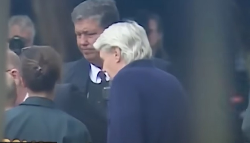 Abercombie & Fitch: Ελεύθερος με εγγύηση $10 εκατ. και βραχιολάκι ο πρώην CEO, Μάικλ Τζέφρις