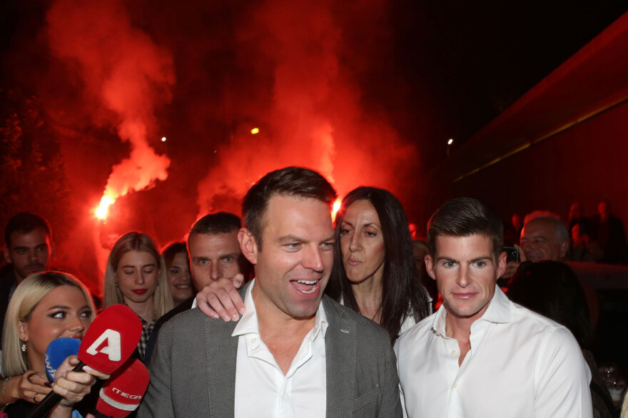 Το σόου Κασσελάκη για τα εγκαίνια των γραφείων στον Ταύρο και τα «καρφιά» στον Τσίπρα για μεταβατικό πρόεδρο