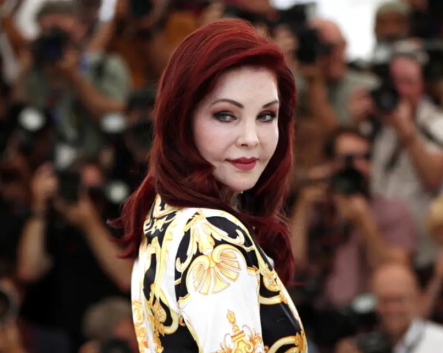 Η Λίζα Μαρί Πρίσλεϊ είχε ένα παιδί που κρατούσε κρυφό, αναφέρει πρώην συνεργάτιδα της μητέρας της