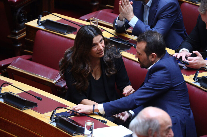 Πηγαδάκια, χειραψίες και selfies– Δείτε φωτογραφικά καρέ από τη συζήτηση των πολιτικών αρχηγών στη Βουλή