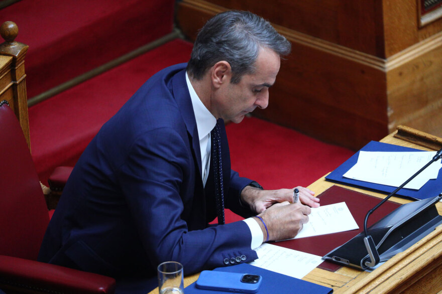 Πηγαδάκια, χειραψίες και selfies– Δείτε φωτογραφικά καρέ από τη συζήτηση των πολιτικών αρχηγών στη Βουλή