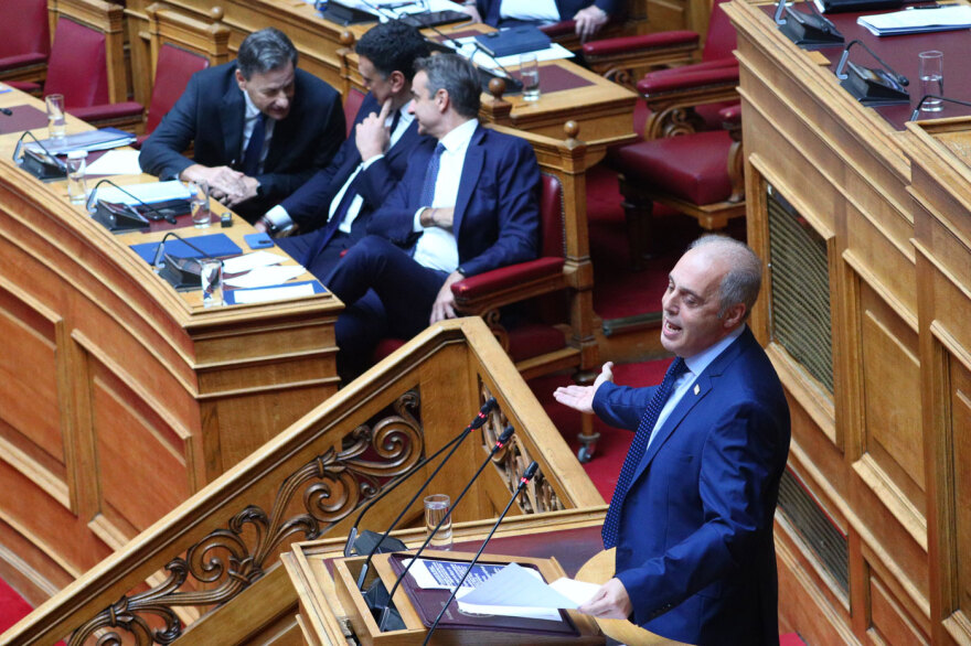 Πηγαδάκια, χειραψίες και selfies– Δείτε φωτογραφικά καρέ από τη συζήτηση των πολιτικών αρχηγών στη Βουλή