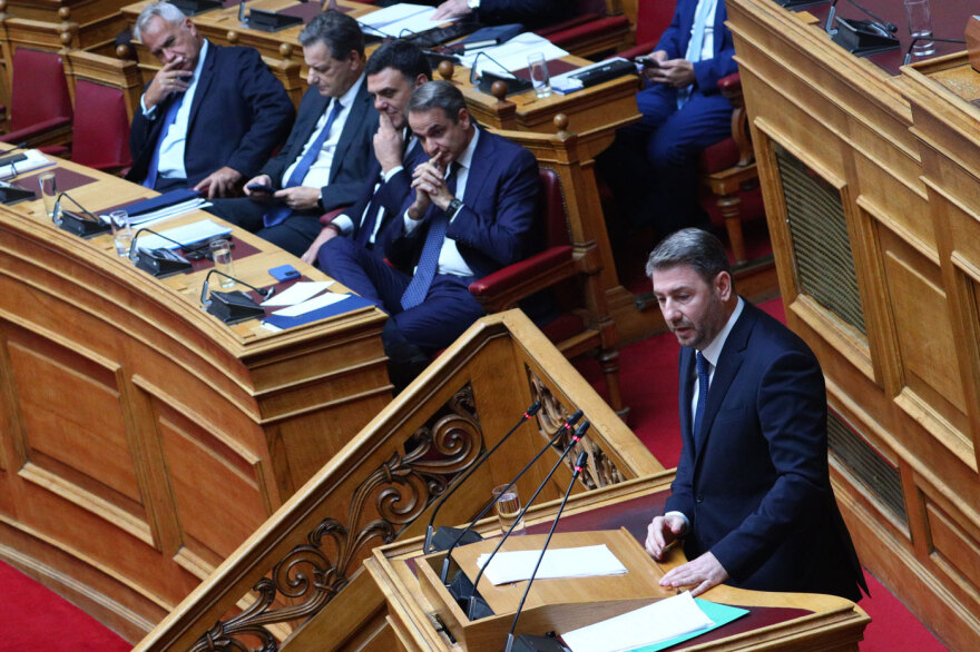 Πηγαδάκια, χειραψίες και selfies– Δείτε φωτογραφικά καρέ από τη συζήτηση των πολιτικών αρχηγών στη Βουλή