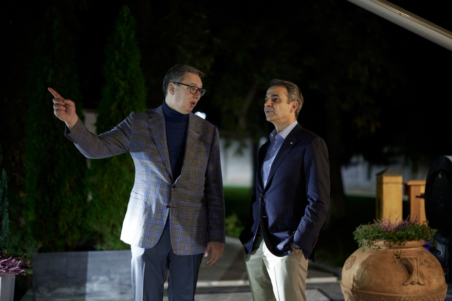 Δείπνο Μητσοτάκη-Βούτσιτς στο Βελιγράδι: Σταθερή η στήριξη της Ελλάδας στην ευρωπαϊκή προοπτική της Σερβίας 