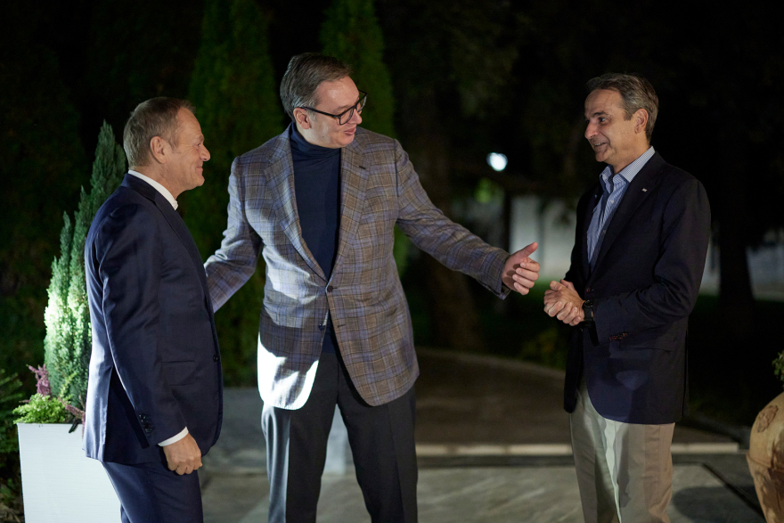 Δείπνο Μητσοτάκη-Βούτσιτς στο Βελιγράδι: Σταθερή η στήριξη της Ελλάδας στην ευρωπαϊκή προοπτική της Σερβίας 