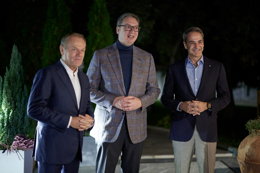 Δείπνο Μητσοτάκη-Βούτσιτς στο Βελιγράδι: Σταθερή η στήριξη της Ελλάδας στην ευρωπαϊκή προοπτική της Σερβίας 