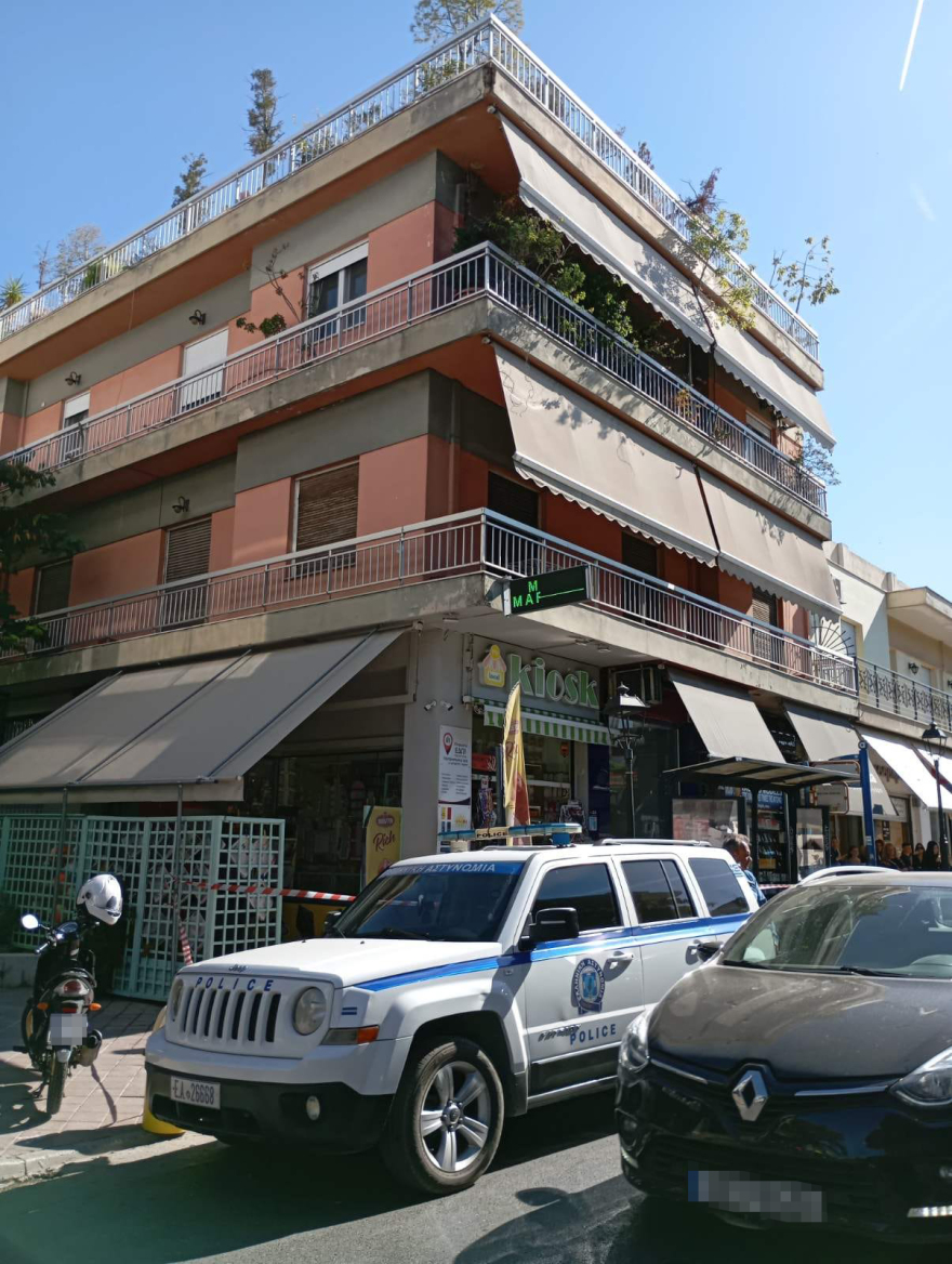 Άγιοι Ανάργυροι: Στο χειρουργείο η 15χρονη που τραυματίστηκε από σοβάδες σε στάση λεωφορείου