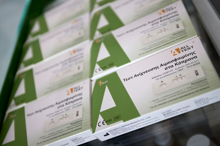 Μητσοτάκης: Πήρε self test για τον καρκίνο του παχέος εντέρου σε φαρμακείο της Αθήνας