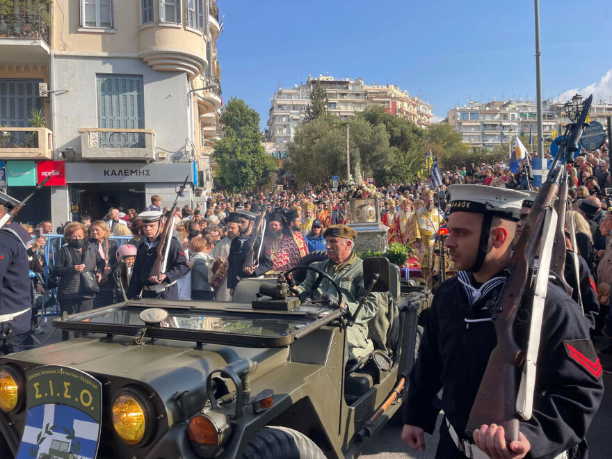 Σε κλίμα κατάνυξης η λιτανεία για τον Άγιο Δημήτριο στη Θεσσαλονίκη - Δείτε βίντεο και φωτογραφίες