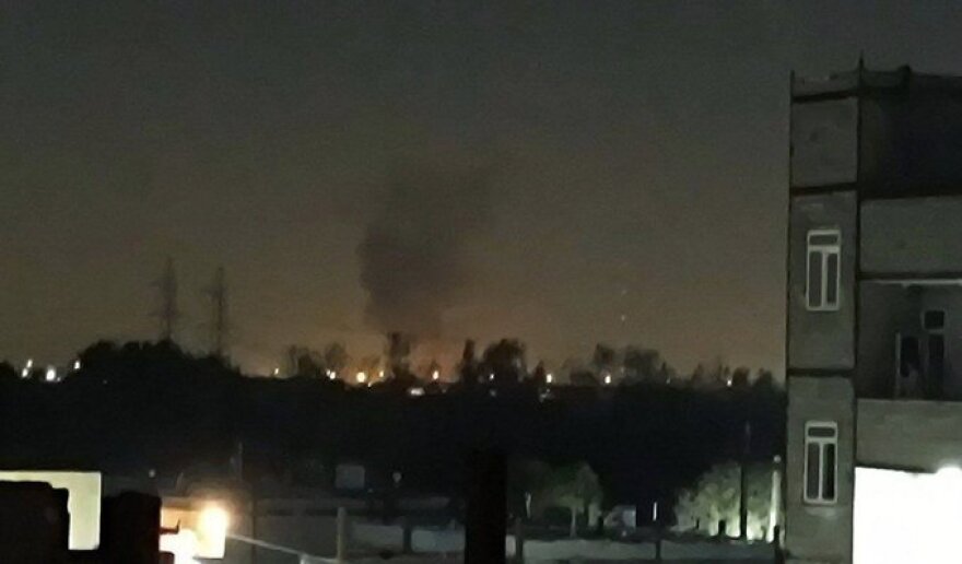 Νέο κύμα επιθέσεων του Ισραήλ στην Τεχεράνη - Με αντίποινα απειλεί το Ιράν 