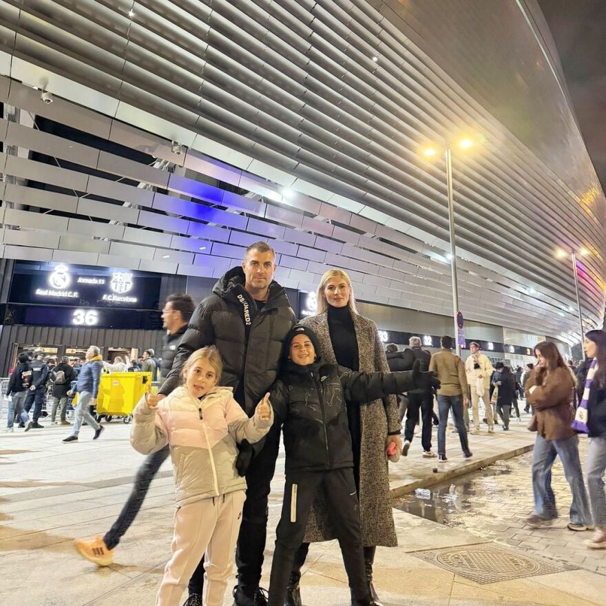 Στέλιος Χανταμπάκης - Όλγα Πηλιάκη: Ο γιος τους έκλεισε τα 11 - Οι φωτογραφίες στο Σαντιάγο Μπερναμπέου 