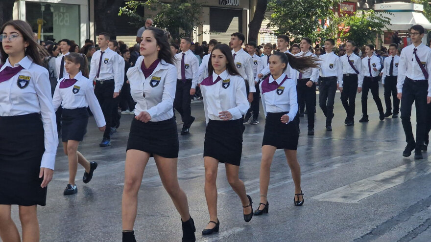 Η μαθητική παρέλαση για την 28η Οκτωβρίου στη Θεσσαλονίκη - Δείτε φωτογραφίες και βίντεο