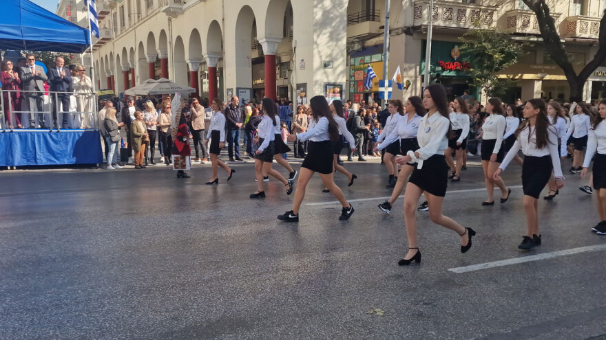 Η μαθητική παρέλαση για την 28η Οκτωβρίου στη Θεσσαλονίκη - Δείτε φωτογραφίες και βίντεο