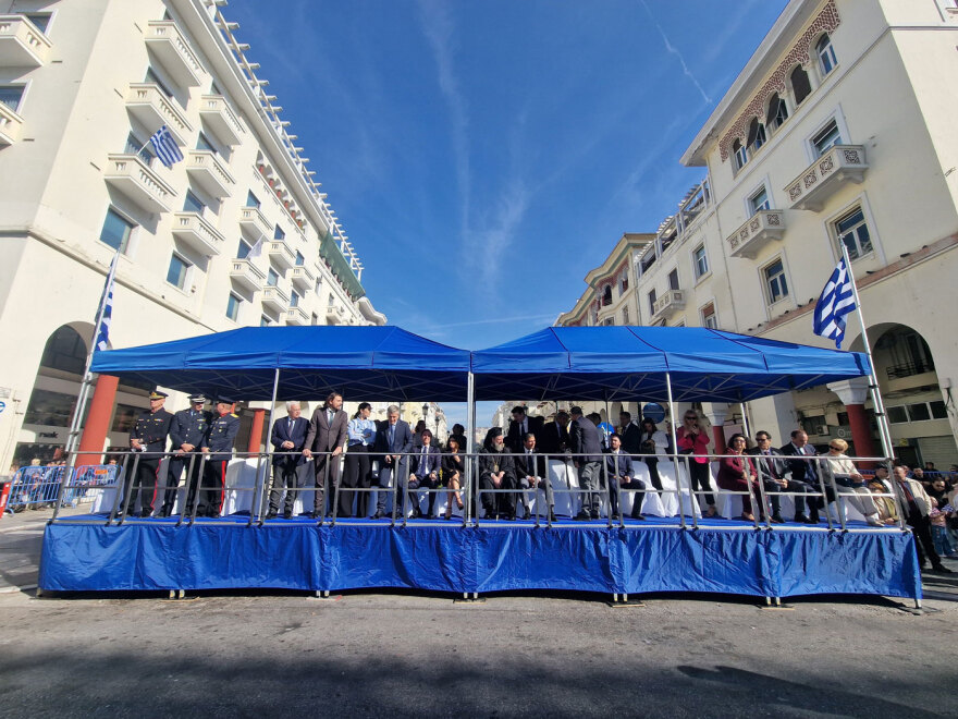 Η μαθητική παρέλαση για την 28η Οκτωβρίου στη Θεσσαλονίκη - Δείτε φωτογραφίες και βίντεο