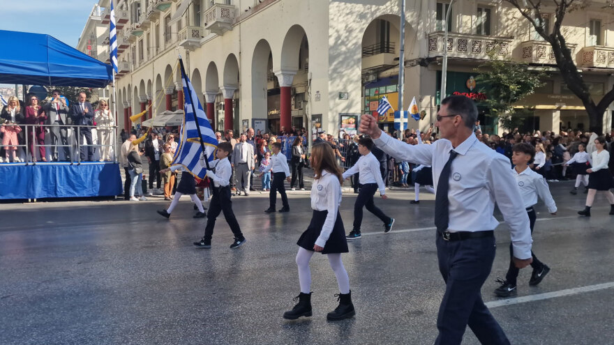 Η μαθητική παρέλαση για την 28η Οκτωβρίου στη Θεσσαλονίκη - Δείτε φωτογραφίες και βίντεο