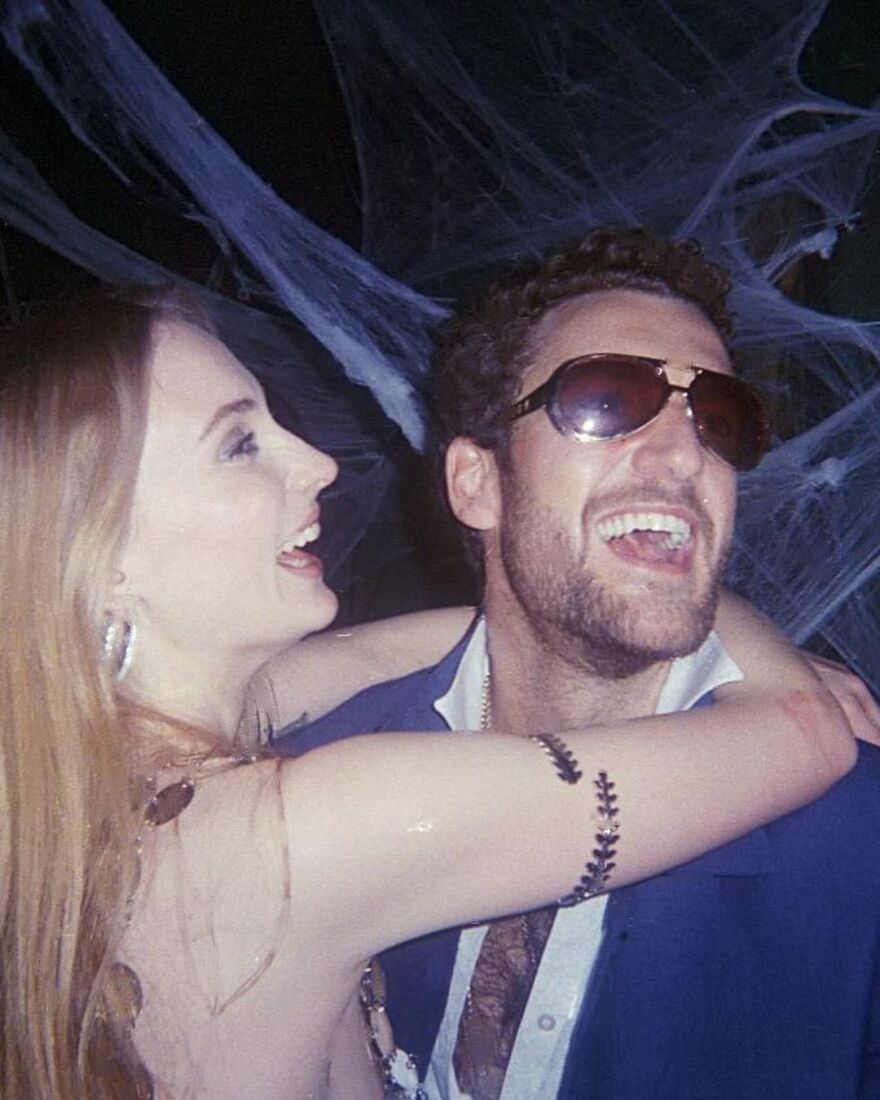 Σόφι Τέρνερ: Γιόρτασε τα 30α γενέθλια του Πέρεγκριν Πίρσον με μερικές τρυφερές φωτογραφίες τους 