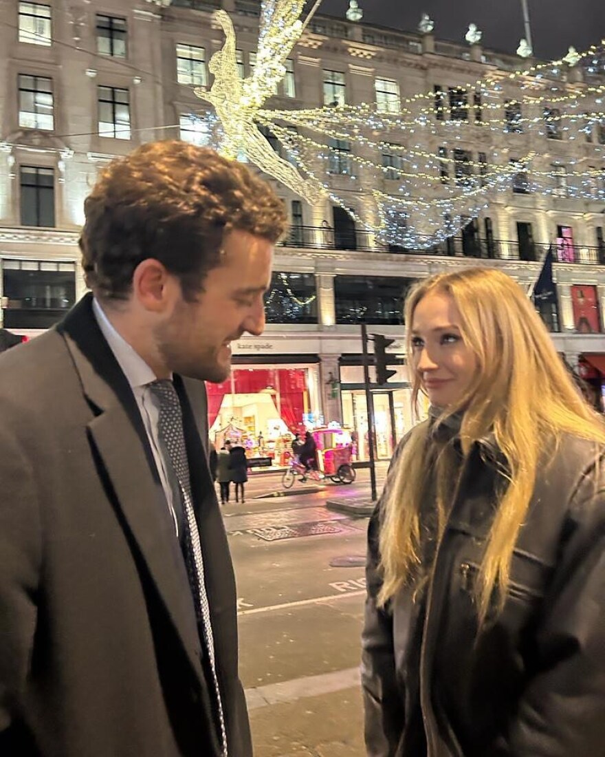 Σόφι Τέρνερ: Γιόρτασε τα 30α γενέθλια του Πέρεγκριν Πίρσον με μερικές τρυφερές φωτογραφίες τους 