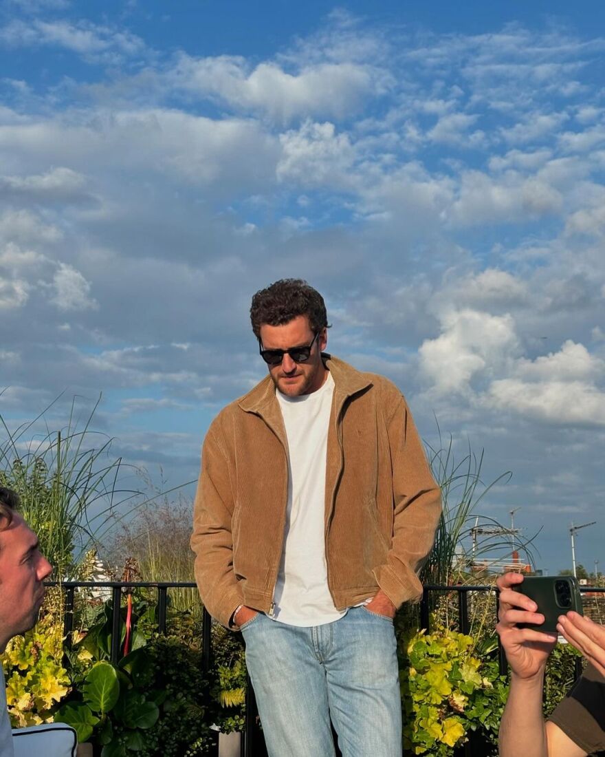 Σόφι Τέρνερ: Γιόρτασε τα 30α γενέθλια του Πέρεγκριν Πίρσον με μερικές τρυφερές φωτογραφίες τους 