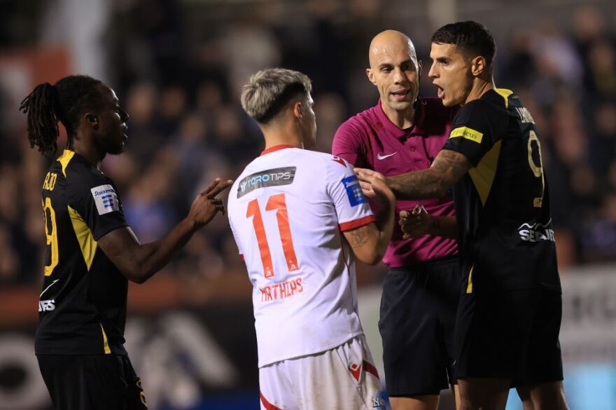 Το απαγορευτικό για… πέναλτι υπέρ της ΑΕΚ και ο εύκολος μονόδρομος του Αλμέιδα