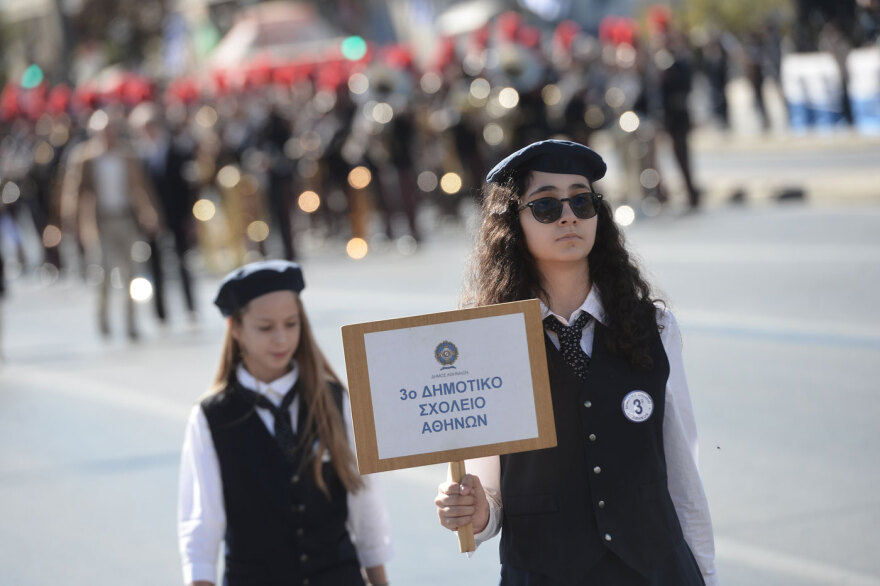 28η Οκτωβρίου: Με τη μαθητική παρέλαση τίμησαν την επέτειο του «Όχι» στην Αθήνα - Δείτε βίντεο και φωτογραφίες 
