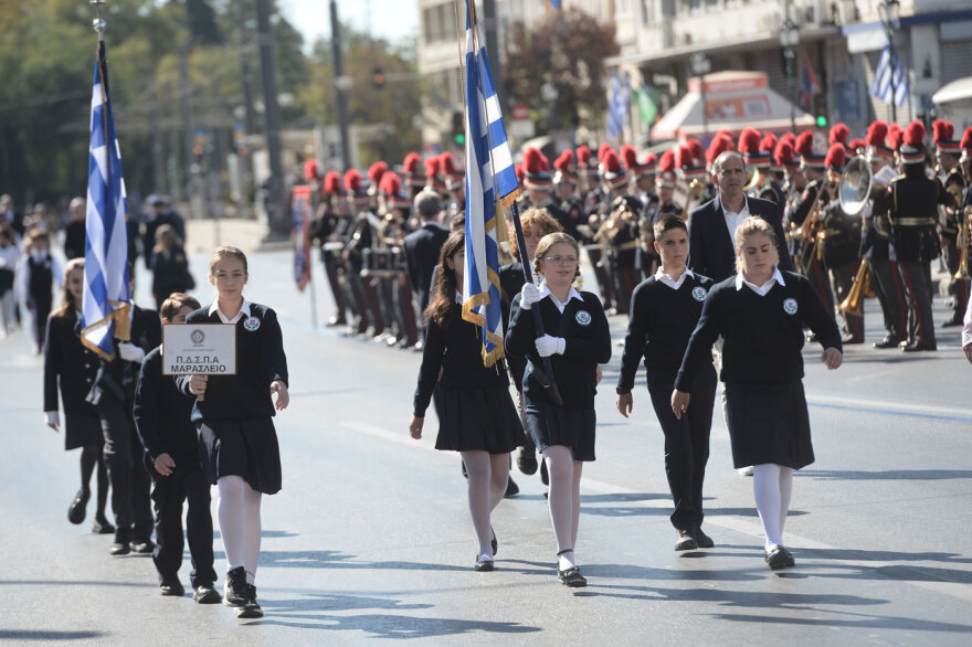 28η Οκτωβρίου: Με τη μαθητική παρέλαση τίμησαν την επέτειο του «Όχι» στην Αθήνα - Δείτε βίντεο και φωτογραφίες 