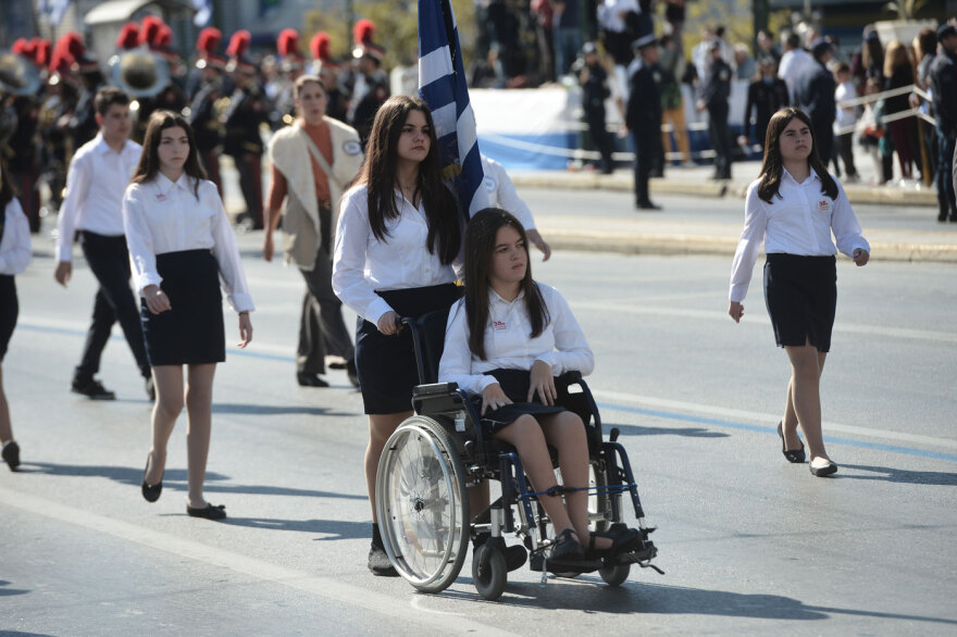 28η Οκτωβρίου: Με τη μαθητική παρέλαση τίμησαν την επέτειο του «Όχι» στην Αθήνα - Δείτε βίντεο και φωτογραφίες 