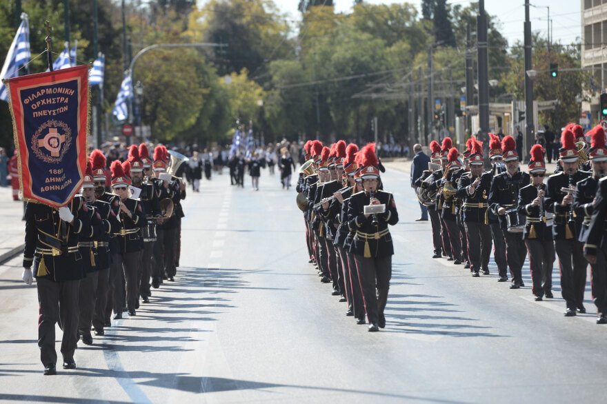 28η Οκτωβρίου: Με τη μαθητική παρέλαση τίμησαν την επέτειο του «Όχι» στην Αθήνα - Δείτε βίντεο και φωτογραφίες 