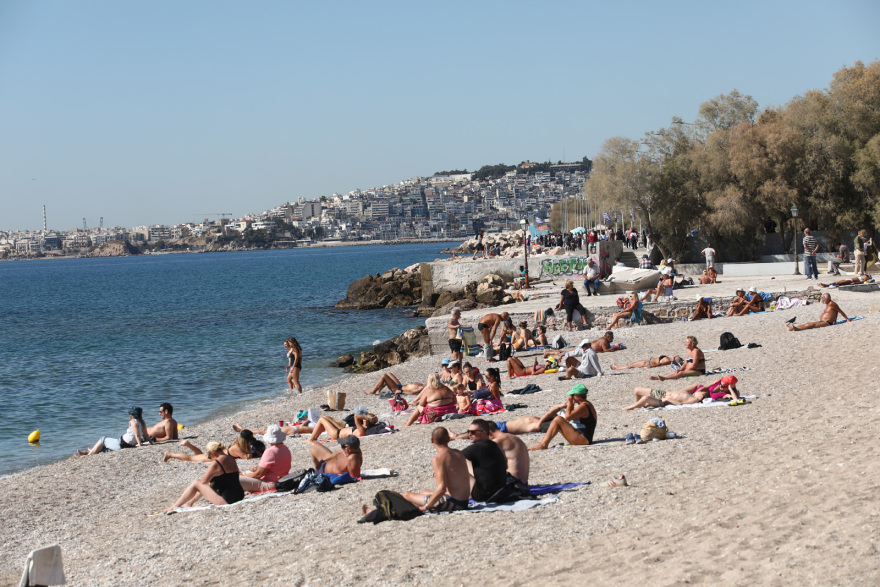 Εξόρμηση στον Φλοίσβο για τους Αθηναίους μετά την παρέλαση της 28ης Οκτωβρίου