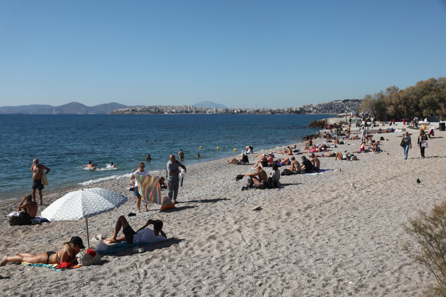 Εξόρμηση στον Φλοίσβο για τους Αθηναίους μετά την παρέλαση της 28ης Οκτωβρίου