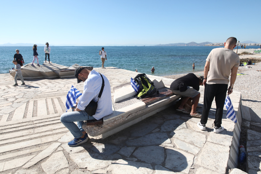 Εξόρμηση στον Φλοίσβο για τους Αθηναίους μετά την παρέλαση της 28ης Οκτωβρίου