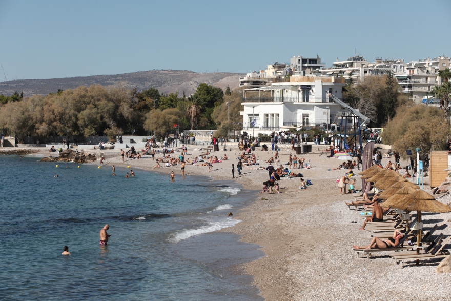 Εξόρμηση στον Φλοίσβο για τους Αθηναίους μετά την παρέλαση της 28ης Οκτωβρίου