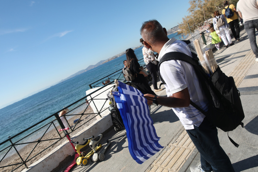 Εξόρμηση στον Φλοίσβο για τους Αθηναίους μετά την παρέλαση της 28ης Οκτωβρίου