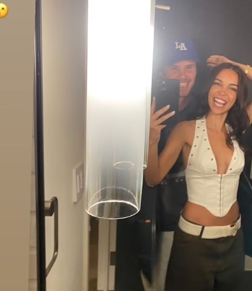 Κρουζ Μπέκαμ: Η σύντροφος του Τζάκι Αποστέλ δείχνει την ουλή στην πλάτη της και αποκαλύπτει πως έμαθε να περπατάει ξανά