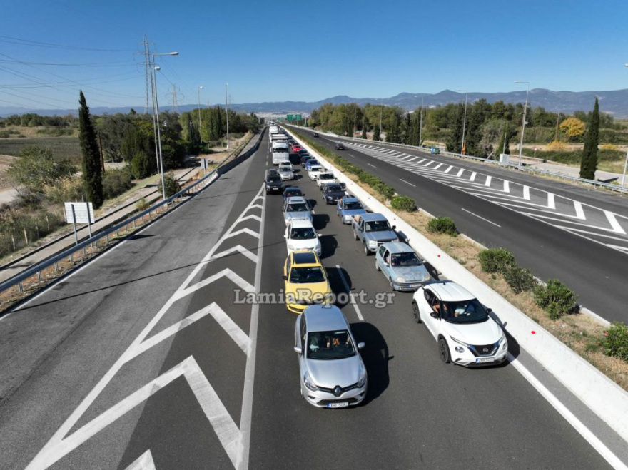 Κίνηση - 28η Οκτωβρίου: Μεγάλη ταλαιπωρία των εκδρομέων στη Λαμία - Ουρές πολλών χιλιομέτρων