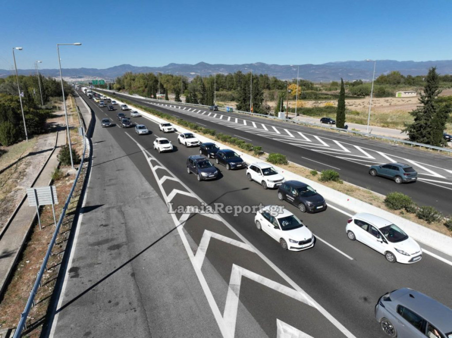 Κίνηση - 28η Οκτωβρίου: Μεγάλη ταλαιπωρία των εκδρομέων στη Λαμία - Ουρές πολλών χιλιομέτρων