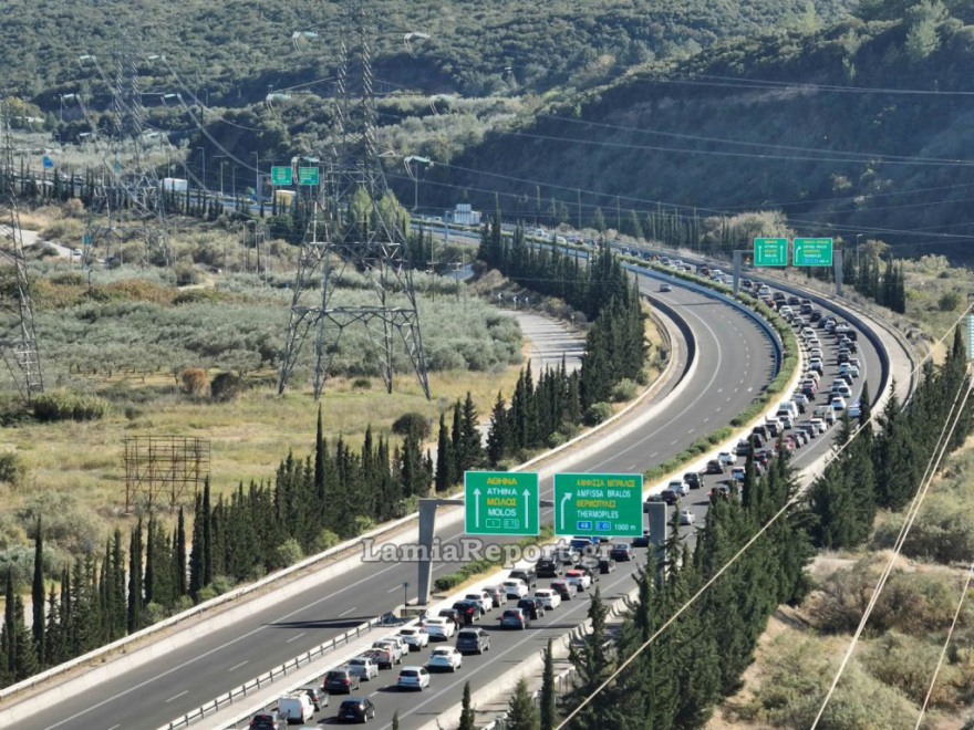 Κίνηση - 28η Οκτωβρίου: Μεγάλη ταλαιπωρία των εκδρομέων στη Λαμία - Ουρές πολλών χιλιομέτρων