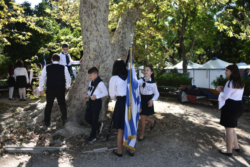 28η Οκτωβρίου: Με τη μαθητική παρέλαση τίμησαν την επέτειο του «Όχι» στην Αθήνα - Δείτε βίντεο και φωτογραφίες 