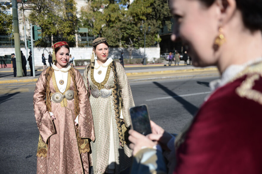 28η Οκτωβρίου: Με τη μαθητική παρέλαση τίμησαν την επέτειο του «Όχι» στην Αθήνα - Δείτε βίντεο και φωτογραφίες 