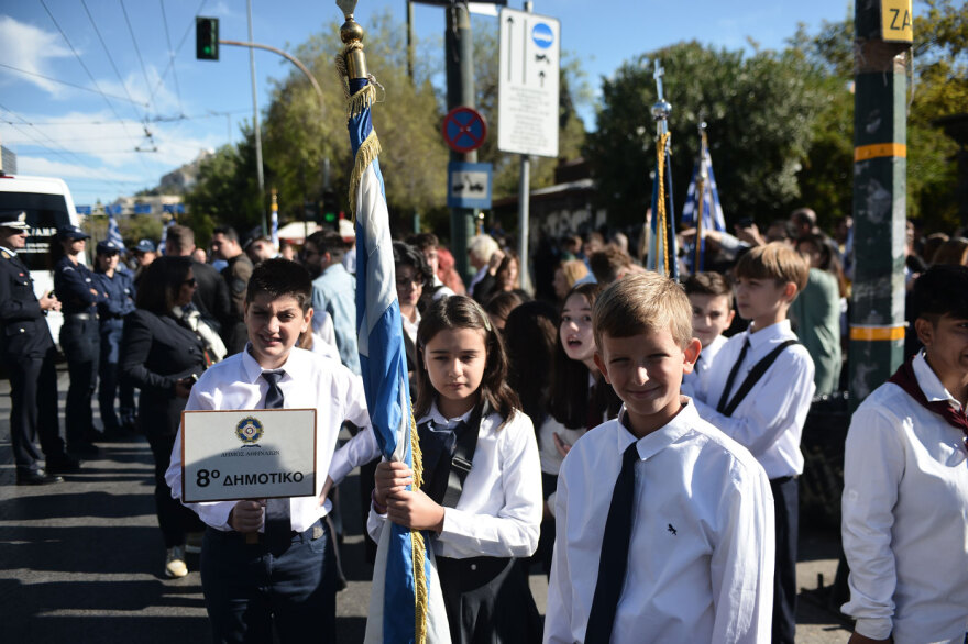 28η Οκτωβρίου: Με τη μαθητική παρέλαση τίμησαν την επέτειο του «Όχι» στην Αθήνα - Δείτε βίντεο και φωτογραφίες 