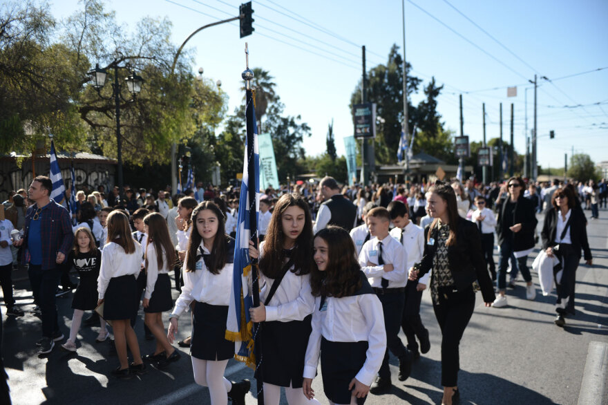 28η Οκτωβρίου: Με τη μαθητική παρέλαση τίμησαν την επέτειο του «Όχι» στην Αθήνα - Δείτε βίντεο και φωτογραφίες 