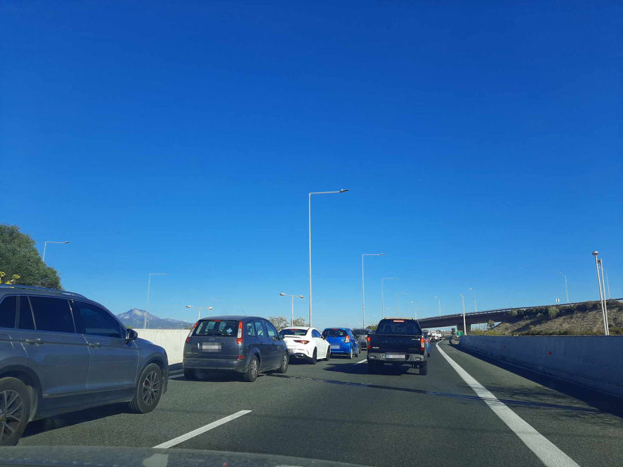 Κίνηση - 28η Οκτωβρίου: Μεγάλη ταλαιπωρία των εκδρομέων στη Λαμία - Ουρές πολλών χιλιομέτρων