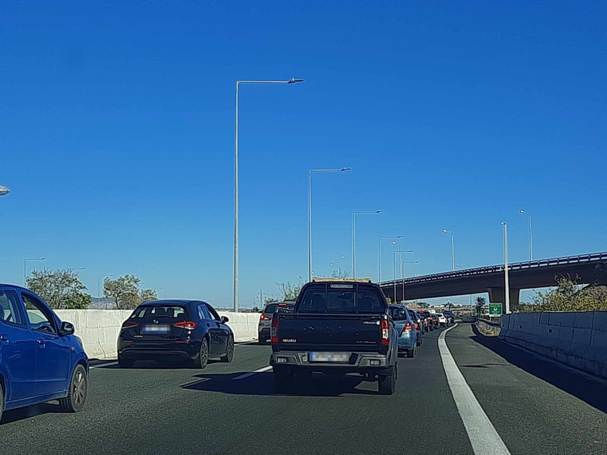 Κίνηση - 28η Οκτωβρίου: Μεγάλη ταλαιπωρία των εκδρομέων στη Λαμία - Ουρές πολλών χιλιομέτρων