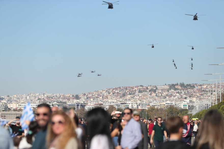 28η Οκτωβρίου: Δείτε  εντυπωσιακές φωτογραφίες και βίντεο από τη στρατιωτική παρέλαση στη Θεσσαλονίκη