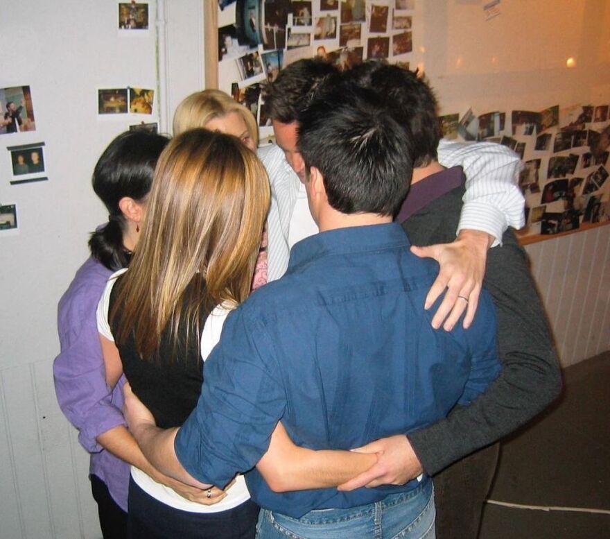 Tζένιφερ Άνιστον: Η συγκινητική ανάρτηση για τον έναν χρόνο από τον θάνατο του Μάθιου Πέρι