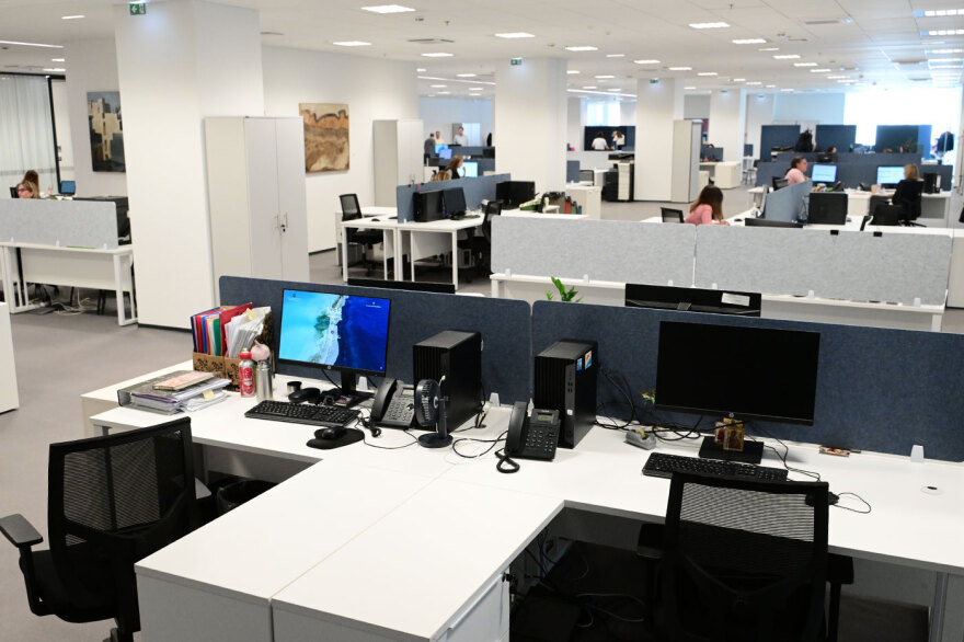 Μέσα στα νέα υπερσύγχρονα γραφεία της ΑΑΔΕ στον Ταύρο - Μπάρες εισόδου, «πράσινο» και παιδικός σταθμός